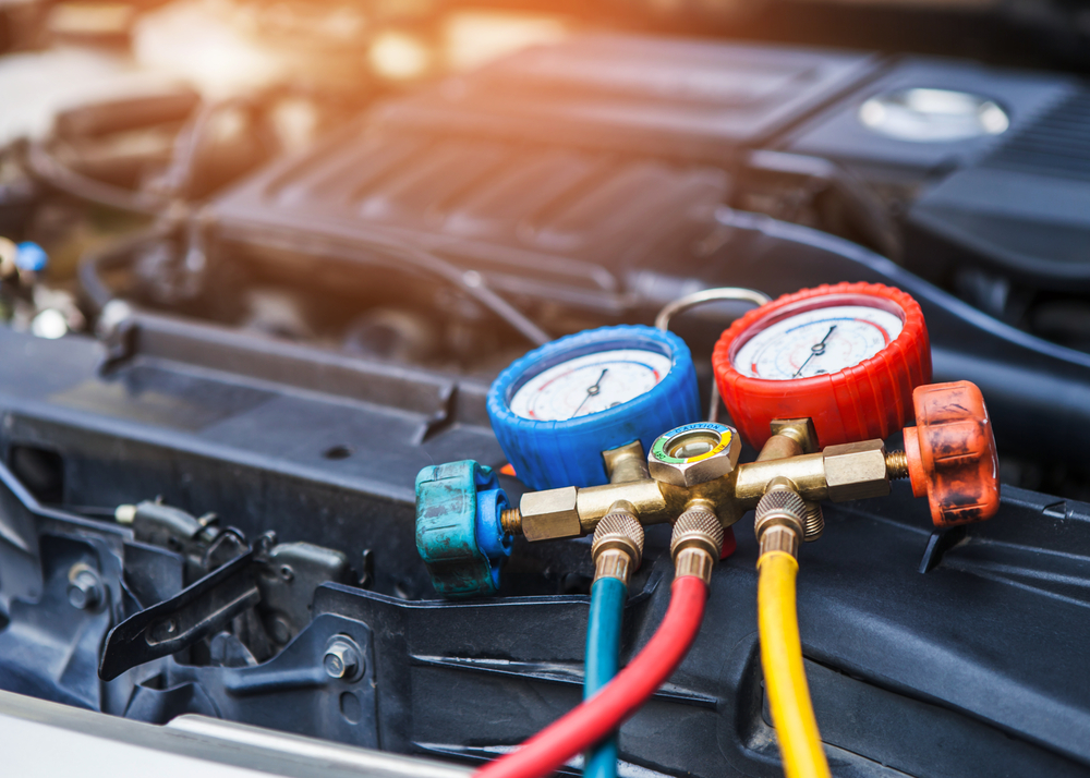 Monitor,Tool,On,Car,Engine,Ready,To,Check,And,Fixed